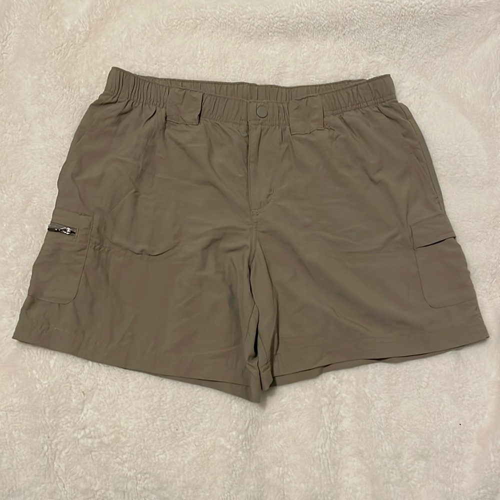 Columbia Women’s Shorts Size Medium Never Worn